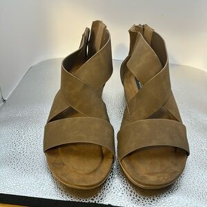 Natural reflections sandals. Adorable tan. And lightly use condition size 7.​​​